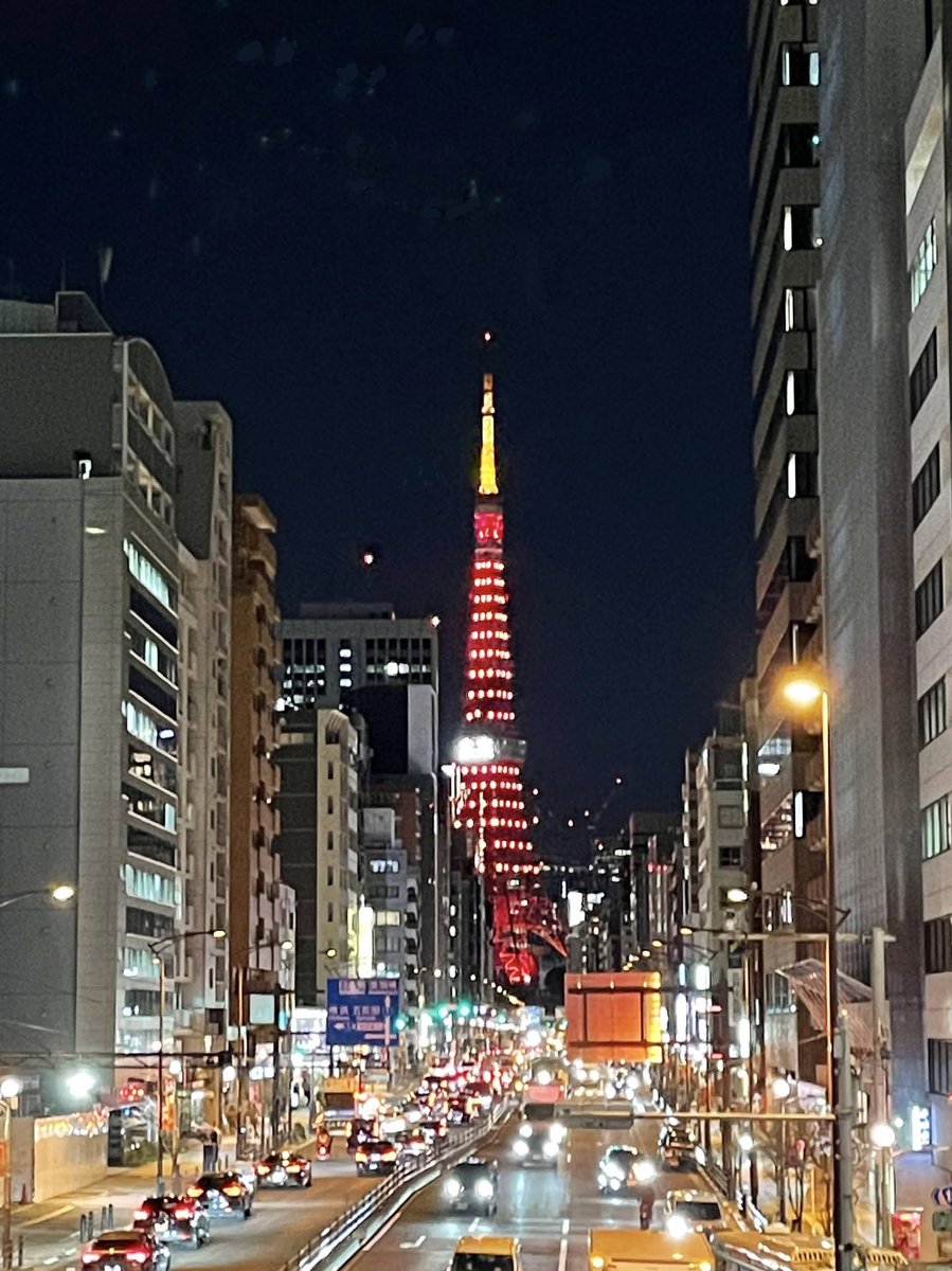 今夜の東京タワーは 日中国交正常化50周年で 明日の中国春節 旧暦新年 を前にレッドライトアップ とのことです 南面には 未来 の文字が点灯しています どのような 未来 になるでしょうか 東京タワー 港区 港区民ニュース