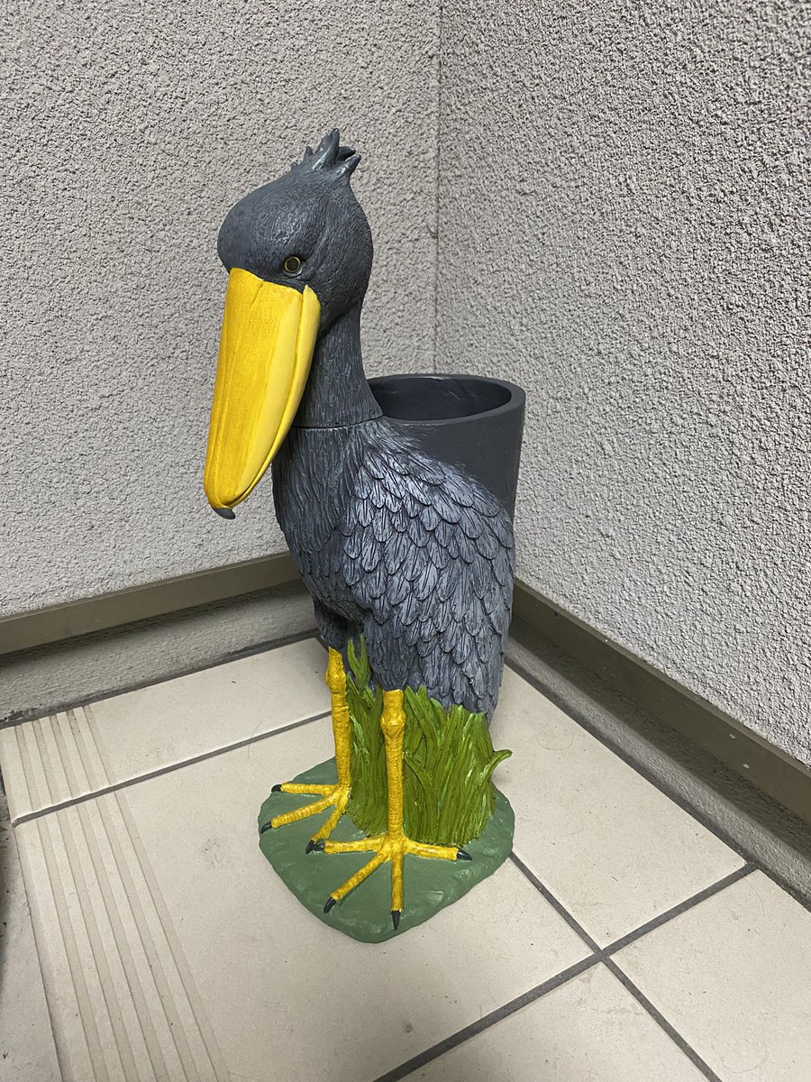 神戸どうぶつ王国ショップから、ハシビロコウ傘立てが届きました。期待