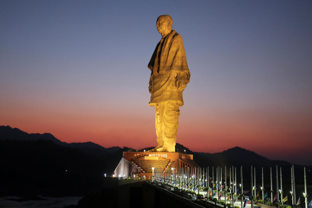 bjp4_narmada's tweet photo. Top 4 tallest Statues of india
1) statue of unity - 182m
2) Shiv statue - 107m
3) statue of equality - 65m
4) Lord Hanuman Statue -52m
#StatueOfUnity #IndianStatues #TravelIndia https://t.co/BTqARHgZYj