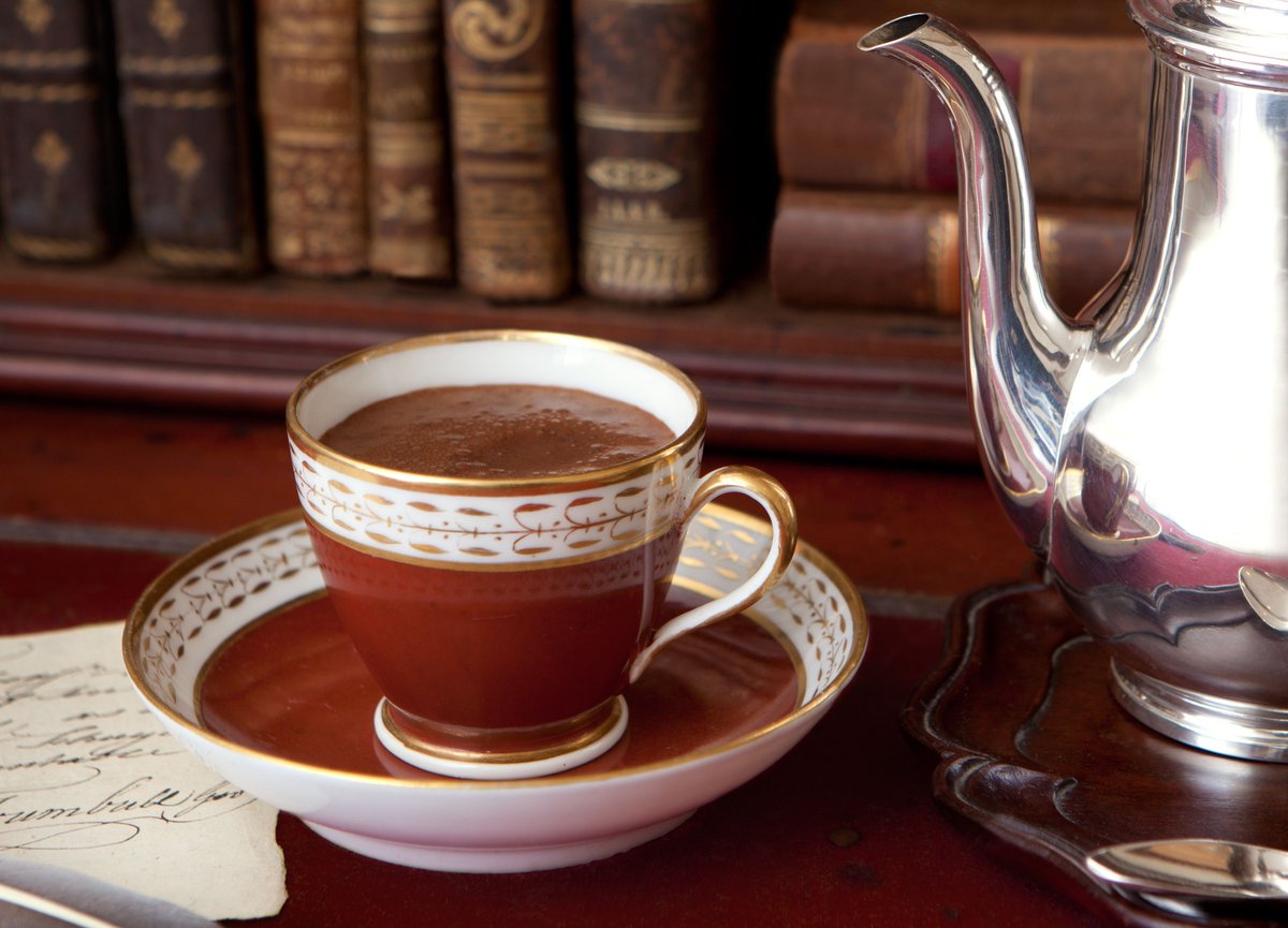 MountVernon's tweet photo. In honor of #NationalHotChocolateDay, enjoy our modern adaptation of an 18th-century recipe for chocolate cream, a hot drink served alongside coffee and tea at Mount Vernon: https://t.co/p22tycKFg7 ☕️
#Howto18thCentury https://t.co/qVUunuqc1w