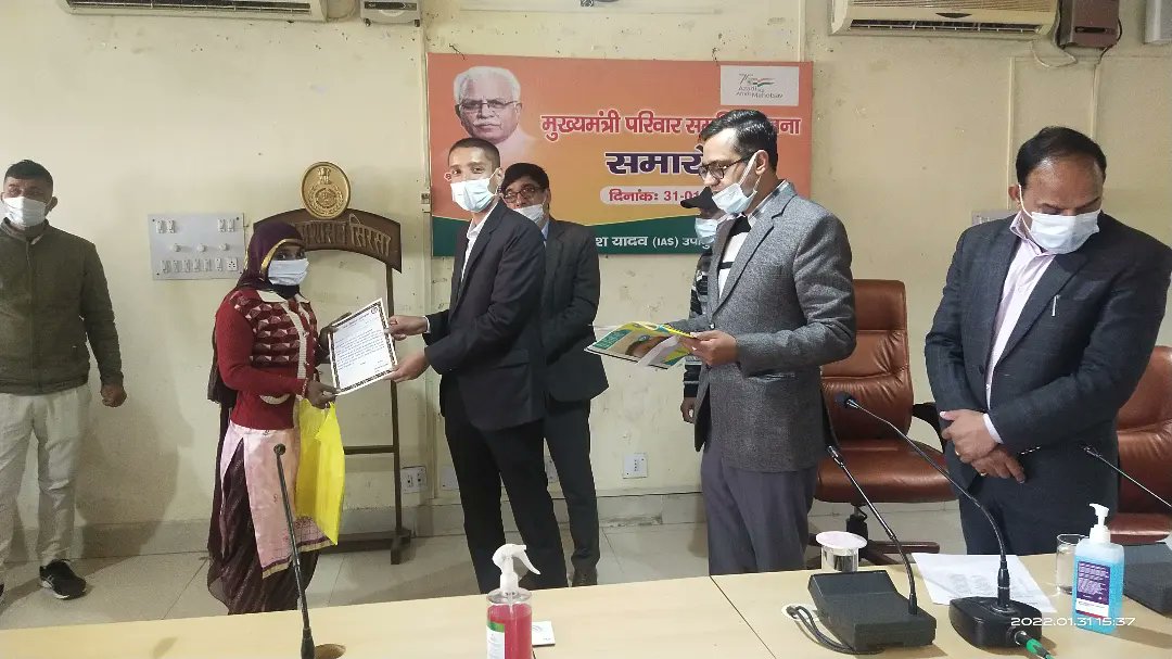 DiproSirsa's tweet photo. मुख्यमंत्री परिवार समृद्घि योजना के संबंध में मुख्यमंत्री मनोहर लाल ने की वीडियो कॉफ्रेंस
-सिरसा जिला के प्रधानमंत्री जीवन ज्योति बीमा योजना व प्रधानमंत्री सुरक्षा बीमा योजना के लाभ के लिए पात्र व्यक्ति अपना पंजीकरण जरूर करवाएं : उपायुक्त अनीश यादव

@cmohry @DiprHaryana #mmpsy https://t.co/matZgRaXS5