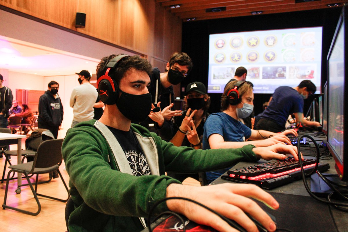 BrookesGaming's tweet photo. WHAT AN EVENT! 🤩
Big cheers to everyone who came by and made the event as amazing as it was! 

Massive thanks to @nse_gg and @IntelGaming for providing us with 12 fresh gaming setups! https://t.co/0ku2qQ2sWK