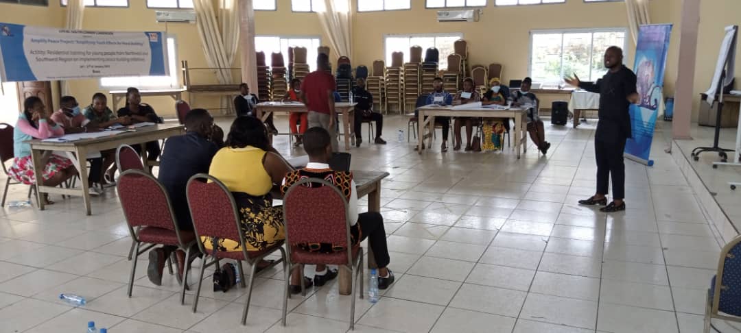 elive_simon's tweet photo. I am excited to have been part of an extensive workshop alongside other young people in conflict affected regions of Cameroon on techniques for implementing peace initiatives organized by @loyocameroon with support from @CanadaCameroon. @ntui_oben https://t.co/NqDuTb5prC