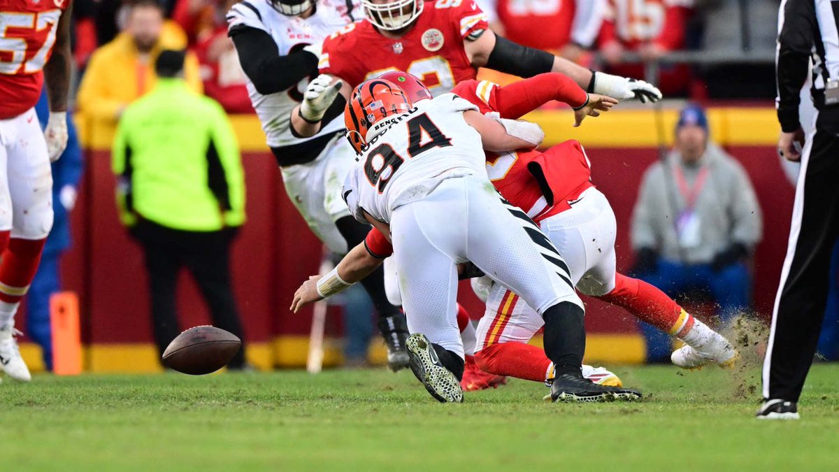 willie_lutz's tweet photo. Sam Hubbard played one of the best games of his career in the Bengals win over the Chiefs.

🔶 80.4 PFF Defense Grade (led team)
🔶 79.3 Pass Rush Grade (led team)
🔶 2 sacks (led game)
🔶 3 stops (tied for team best)

What a game for the Cincinnati kid in his biggest moment yet. https://t.co/xi8G3pjwRR