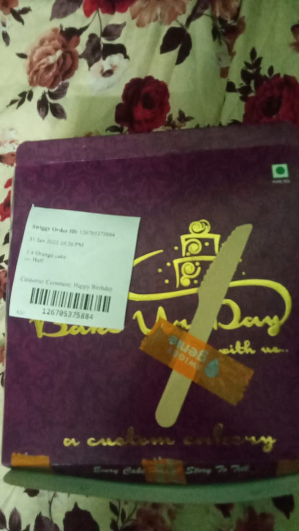 ShaikhShamimAM's tweet photo. @swiggy_in @SwiggyCares M having nightmare with your service. I had ordered cake today and received stale product. On complaining to customer care, my call was put on hold for 26 mins with no response.
Upon dropping email to support team, I get response that they cannot help. https://t.co/DIIM9WLIYj