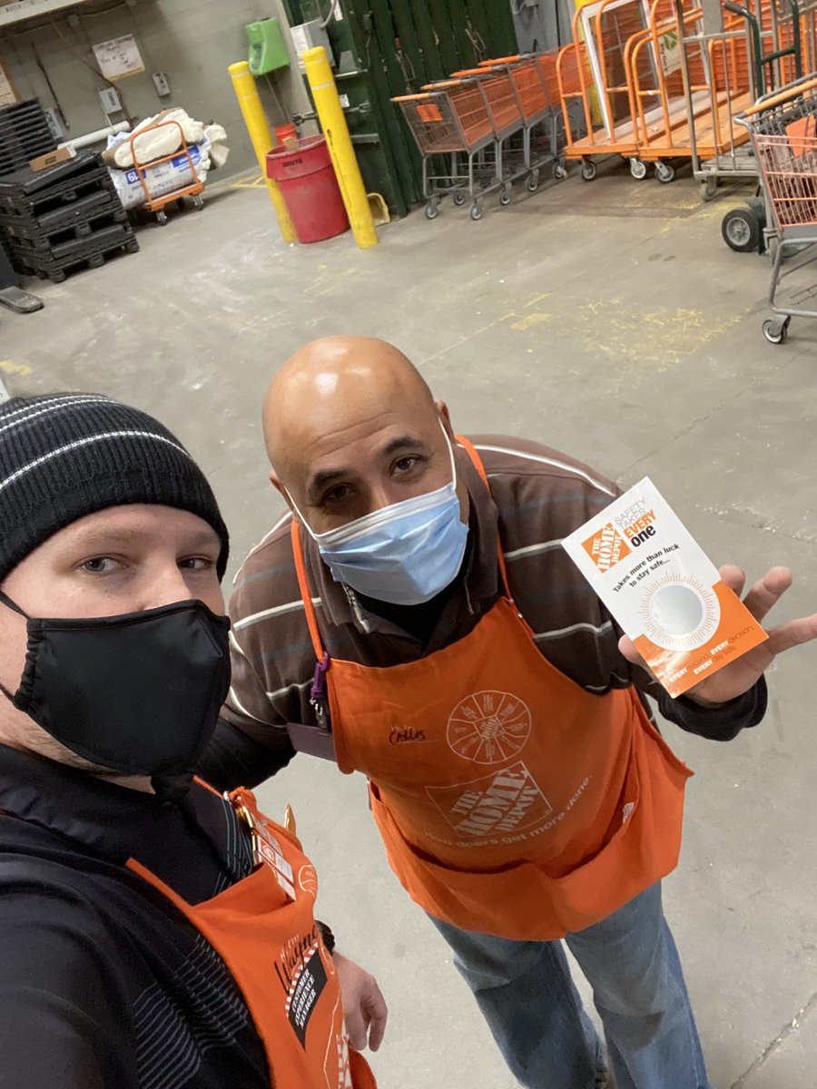 Receiving Associate Carlos promoting dock safety with a vendor. He won a hat on his scratch off!! #keepingitsafe #THD #SafetyMatters <a href="/luisjoelm/">Luis Mendez</a> @WardallyJ <a href="/mbfshs2004/">Matt Foster</a> <a href="/HDMichelle262/">Michelle Collins</a>