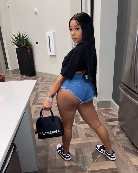 Watch m.'s leaked NSFW photo on TwXstars