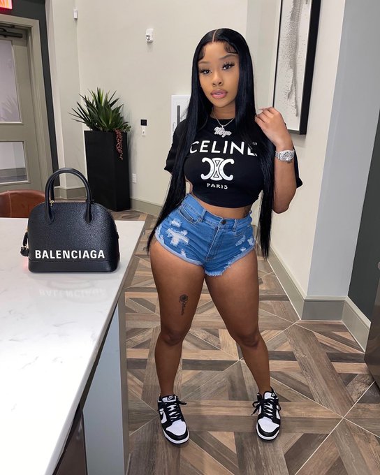 Watch m.'s leaked NSFW photo on TwXstars