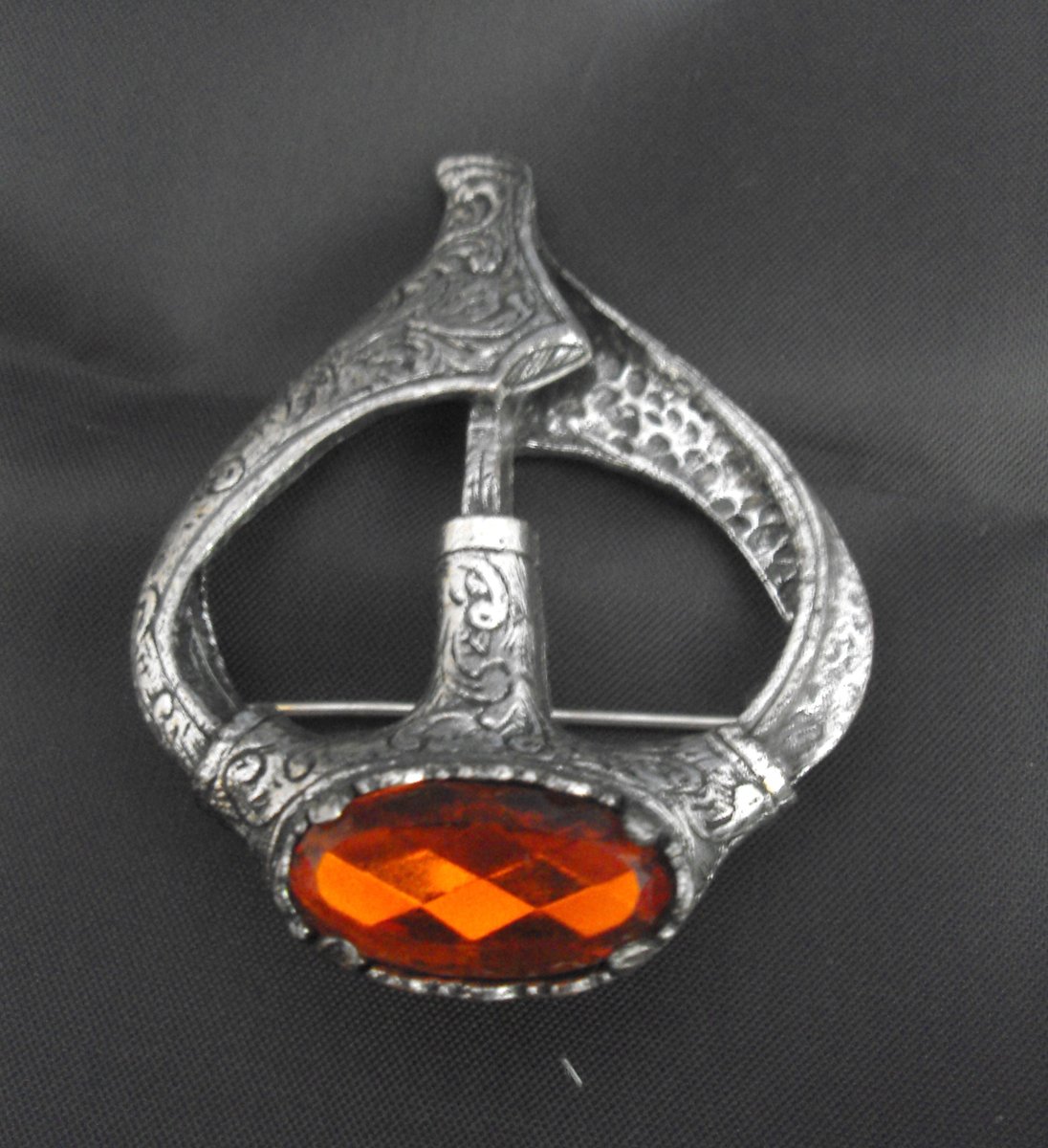 CartersCollecta's tweet photo. #MondayMotivation #StaySafe
Woken by #FatLil at 4.45, then @ccboyo at 6.30. Gave up &amp; had a pamper AM

Theme: #Jewellery / #Tchotchke

Aim:
Do what I can

If you're stuck for unusual #giftideas, take a look at our website

https://t.co/YIz7mpxdjz

#MHHSBD #NOTHS #Shop #Vintage https://t.co/H7ROnrCixJ