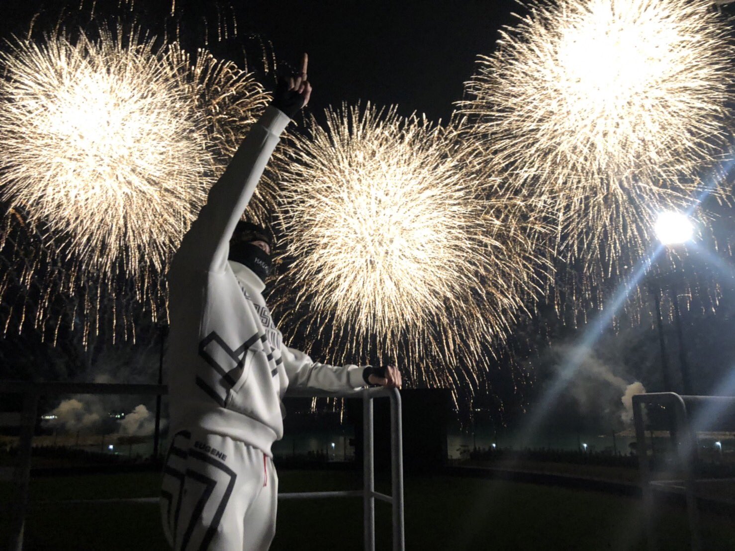 北海道日本ハムファイターズ公式 名護に花火が打ち上げられました いよいよ明日キャンプインです Bigboss 新庄剛志 Lovefighters T Co Sjfyvn6wlv Twitter