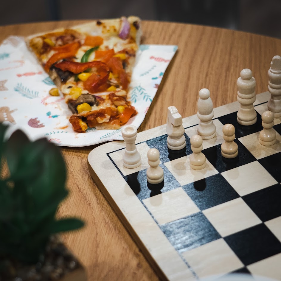 Time to Talk Day is the nation's biggest mental health conversation. To help raise awareness of positive wellbeing, Your SU is putting on a Pizza &amp; VR Night. Everyone welcome ♥ 3rd February 4 pm.

sunderlandsu.co.uk/events/pizza-g…