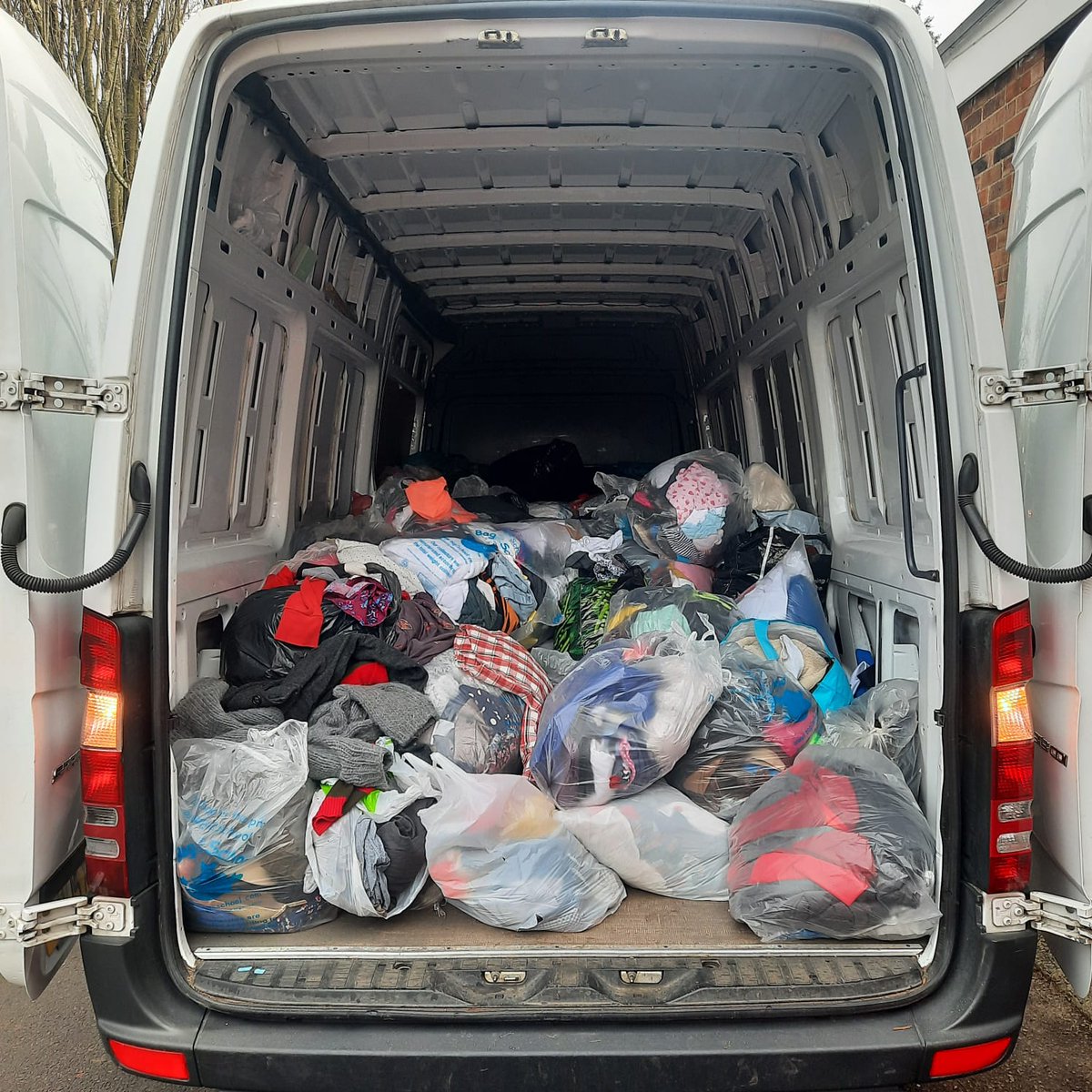 linsladeschool's tweet photo. Thank you to everyone who donated clothes for our PTA collection for @bag2schooluk. You really are very generous and will certainly make a difference to those that need it. #Epiccommunity @LoveLeightonB @ChilternLT https://t.co/qOsNu0Jxto