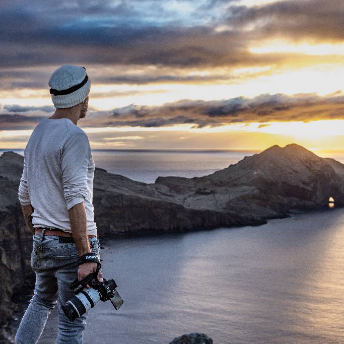 CanonEspana's tweet photo. Un sinfín de posibilidades en el horizonte con la nueva Canon EOS R5 C 📸🌊
➡️ Grabación en 8K
➡️ 45 megapíxeles (aproximadamente)
https://t.co/Z48AlKPslg
#EOSCinema #CanonEspaña https://t.co/gjbP15VS7Q