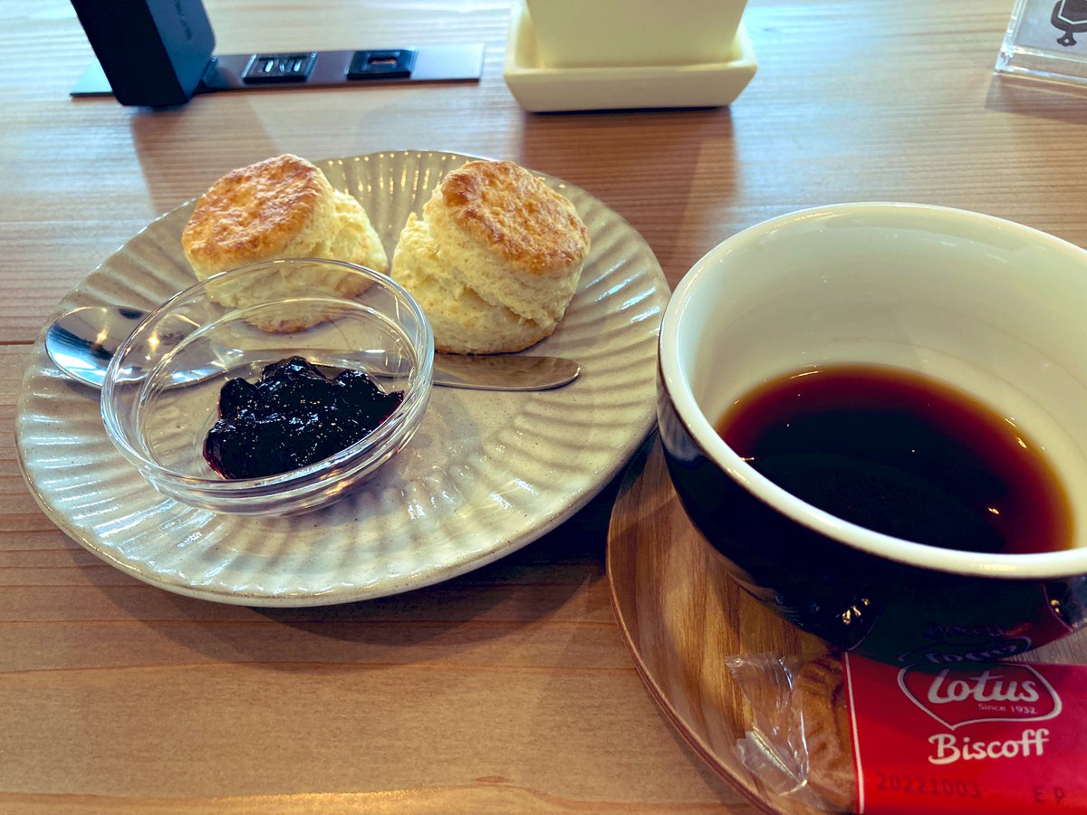 326Woods's tweet photo. おつスマ☕️✨
今日はずっと気になっていた野沢商店街の『Uchide cafe』に行って仕事してきました😆素敵なカフェで美味しいスコーンとコーヒーで至福の時間を過ごしました🍰✨
#野沢商店街 #uchidecafe #美味しいコーヒー #スコーン https://t.co/Jjw8FCU3CA