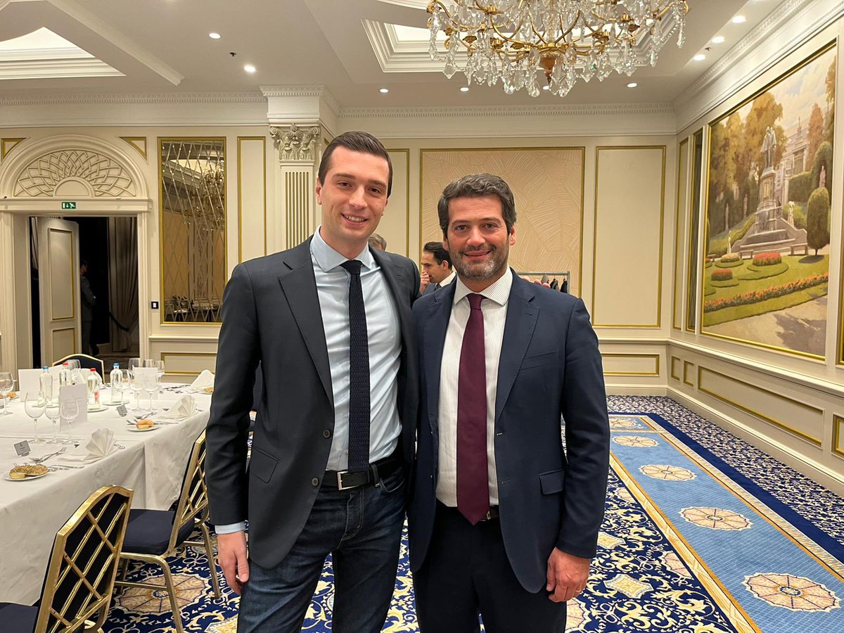 En quelques années, le parti Chega est devenu incontournable au Portugal en se hissant comme troisième force politique du pays après les élections législatives de ce week-end.

Félicitations à <a href="/AndreCVentura/">André Ventura</a> pour cette belle victoire qui appelle les prochaines ! 🇫🇷🇵🇹