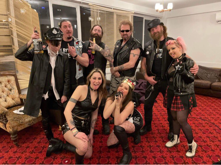 BiteMeBand's tweet photo. WE ROCKED SOUTHAMPTON!!!!
We had the BEST time supporting Anti-Nowhere League - you guys are AWESOME!! The crowd were killa and we can’t wait to do it again with the League in Swindon!!
Huge extra thanks to Sam for repping us onstage - you rock! 😝🤘
#ANWL #The1865 https://t.co/5JPOQHawj0