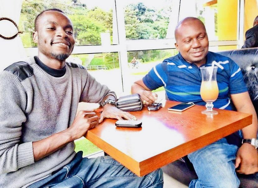 MMM na Adv. Peter Kibatala, the other day!

Wakili Kibatala kaamua kucheza ipasavyo na shahidi wa mchongo (homeboy, Luteni Denis Urio) perpendicular.

Sasa tunampa RETWEETS ngapi kuonyesha tunamkubali Adv. Peter Kibatala kwa kazi ya kuwatetea Freeman Mbowe na wenzake?

Let’s GO!