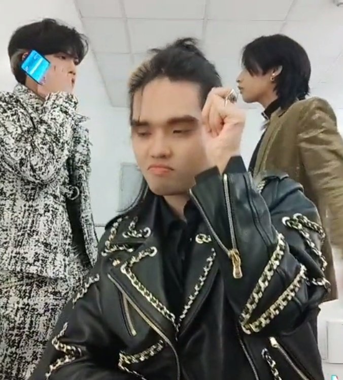 pausibol's tweet photo. THE GLOW UP THAT WE DESERVE AAAAAAAAAAAA

@SKNTLLJNOFC https://t.co/CLkxl1wHvN