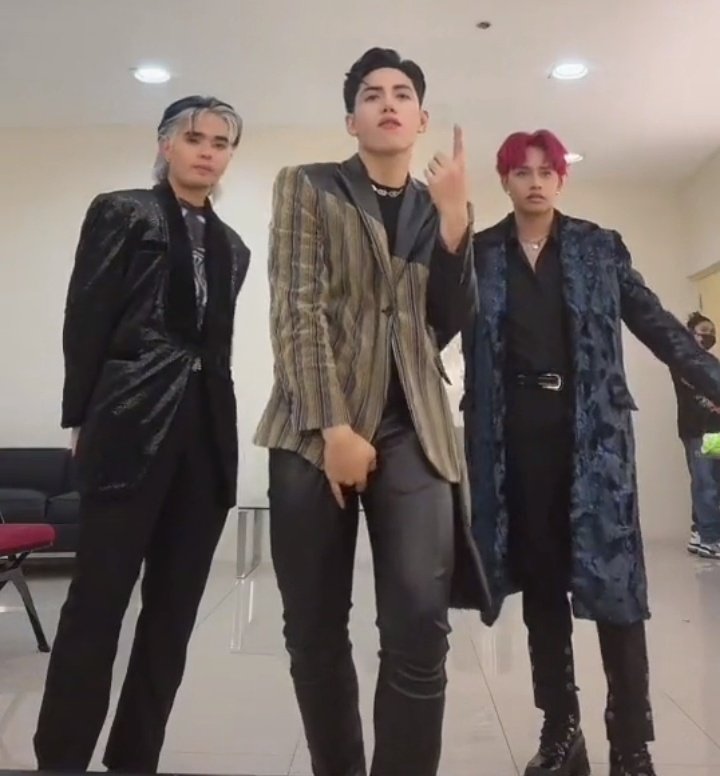 pausibol's tweet photo. THE GLOW UP THAT WE DESERVE AAAAAAAAAAAA

@SKNTLLJNOFC https://t.co/CLkxl1wHvN