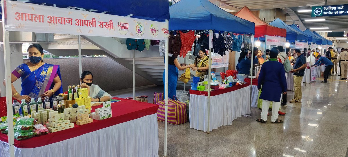 pcmcindiagovin's tweet photo. • आपला आवाज आपली सखी ग्रुपमधील महिला उद्योजिकांनी मेट्रो स्टेशनवर Flea Market बाजार भरवला.
• झोंबिवली’ चित्रपटातील अमेय वाघ, ललीत प्रभाकर, आदित्य सरपोतदार यांची विशेष उपस्थिती. https://t.co/ngTjKP3wv9