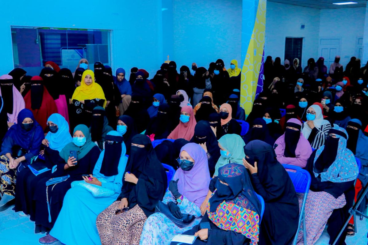 iom_somalia's tweet photo. The EU-IOM Scholarships for women started this week! 30 Somali women will take part on a 6-week Beauty Course with @shopmunabeauty in Hargeisa.

Some of them returned after migrating to Libya and are looking forward to starting a career as make-up artists! 💅🏾

#AfricaTrustFund https://t.co/uA8WjteJiI