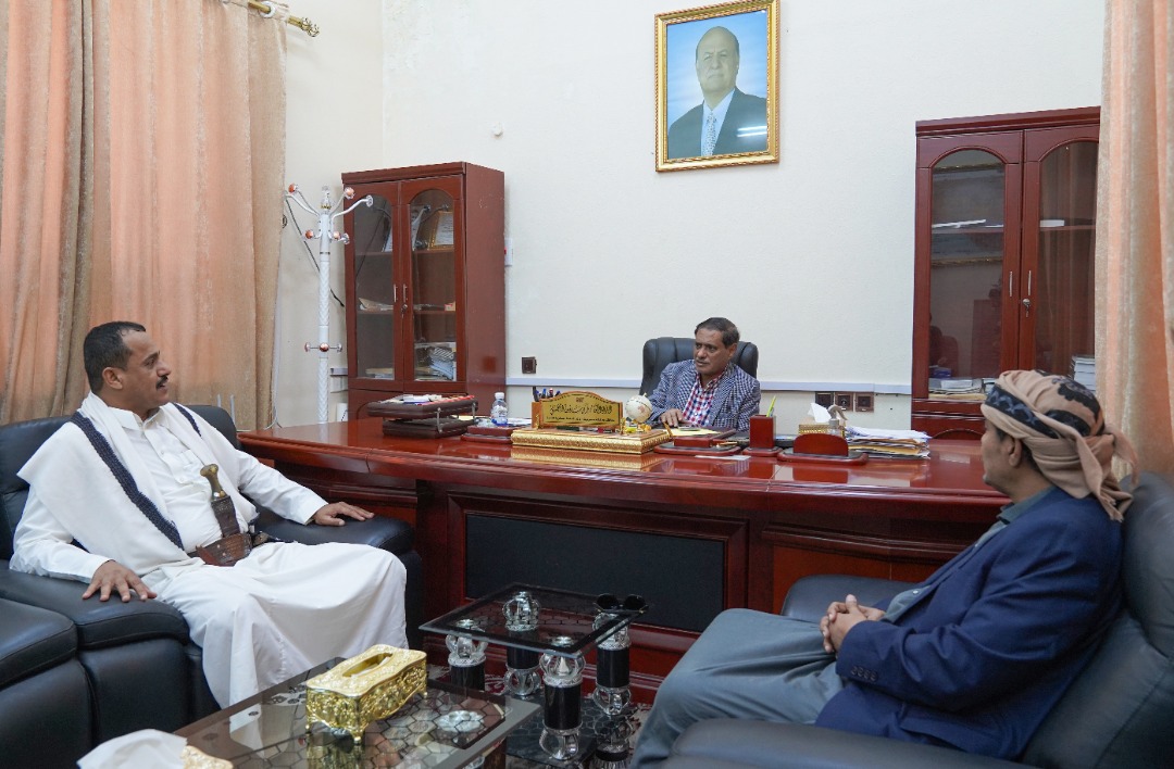 HadramoutGov's tweet photo. محافظ #حضرموت #البحسني يلتقي رئيس مصلحة شؤون القبائل بالوادي والصحراء https://t.co/FJqM5c3IGZ