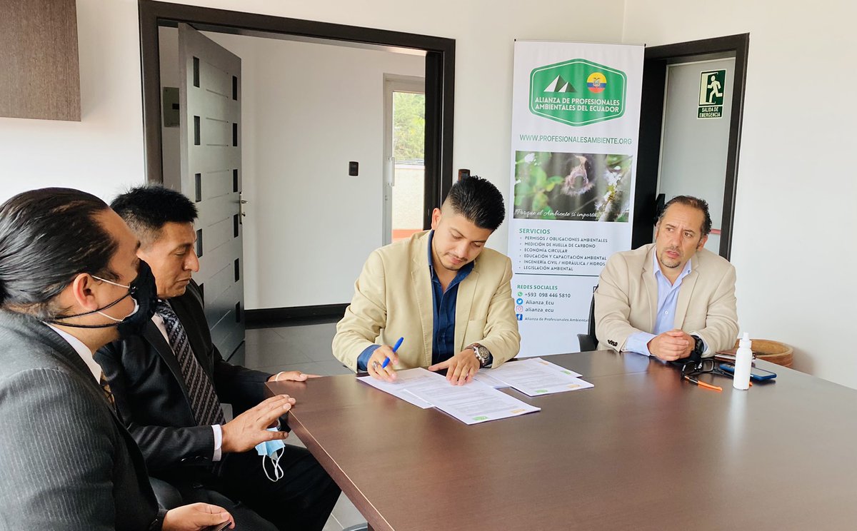 Alianza_Ecu's tweet photo. 1/2 Empezamos el año con una excelente noticia, hemos firmado un convenio de cooperación con  Asociación De Transporte Pesado En Volquetas - QUITO @Atrovolqec, (Hilo 🧵) https://t.co/DmvOCJy1Xg