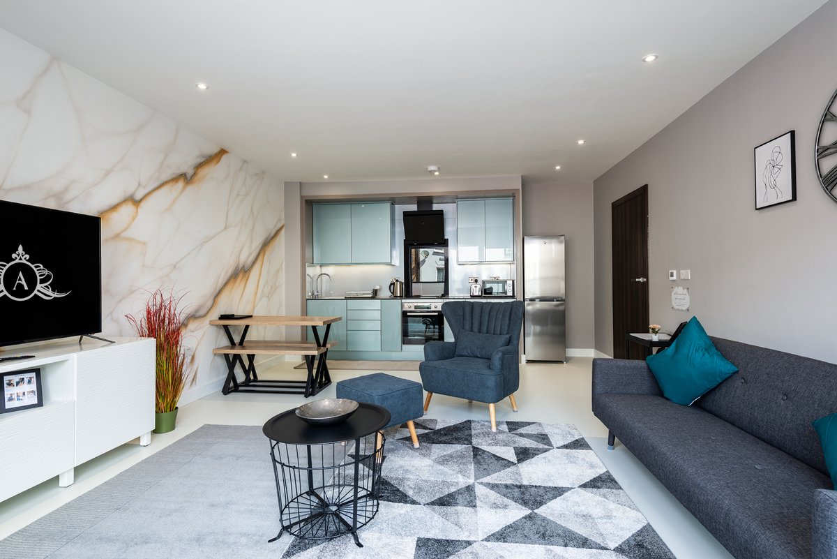 Midweek_breaks's tweet photo. Book a midweek stay in one of the stylish city centre self-catering apartments in Gillingham, Kent https://t.co/xwxqh21wLV #midweekbreaks #addressapartments #gillingham #staycation https://t.co/ovpf9DRjzH