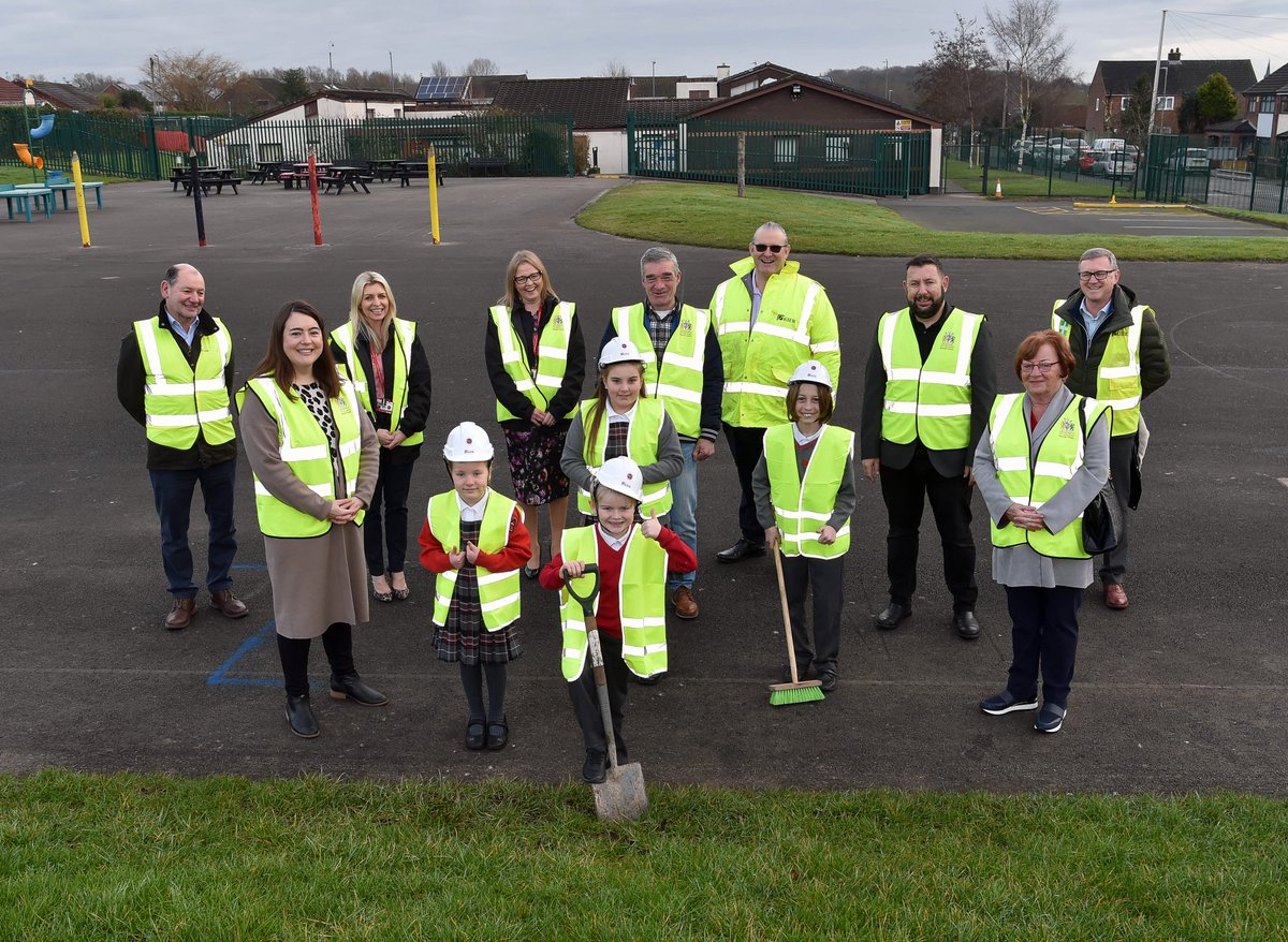 sthelenscouncil's tweet photo. 📰 Work has started today to build a new fit-for-purpose home for @AshurstPrimary School in Blackbrook.   

The £7.7m project, funded by the council, will be built on  the existing school playground, complete with a number of green credentials 🏫♻️

➡️ https://t.co/4KtvaaE2a2 https://t.co/Y6cG11sGtF
