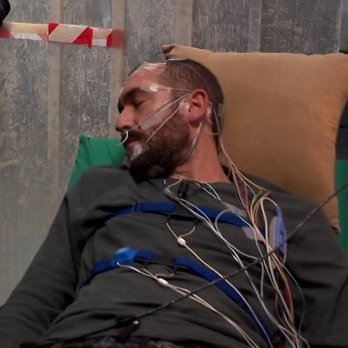 Nadal después de jugar 5 horas al tenis  / Yo después de subir el peldaño del portal