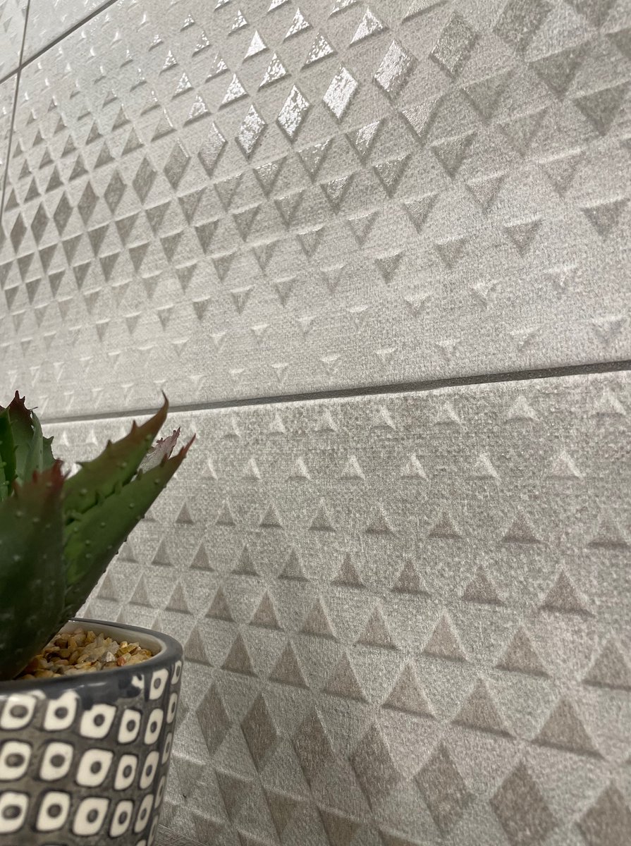 lilybainbath's tweet photo. Textured or decor tiles are growing in popularity. A feature can be created effortlessly behind a bath or basin to highlight the background. By using textured tiles a small space can give the illusion of spaciousness.
#decortiles #featuretiles #bathrooms #tiles #lilybain https://t.co/Gf0QzIuqQ4