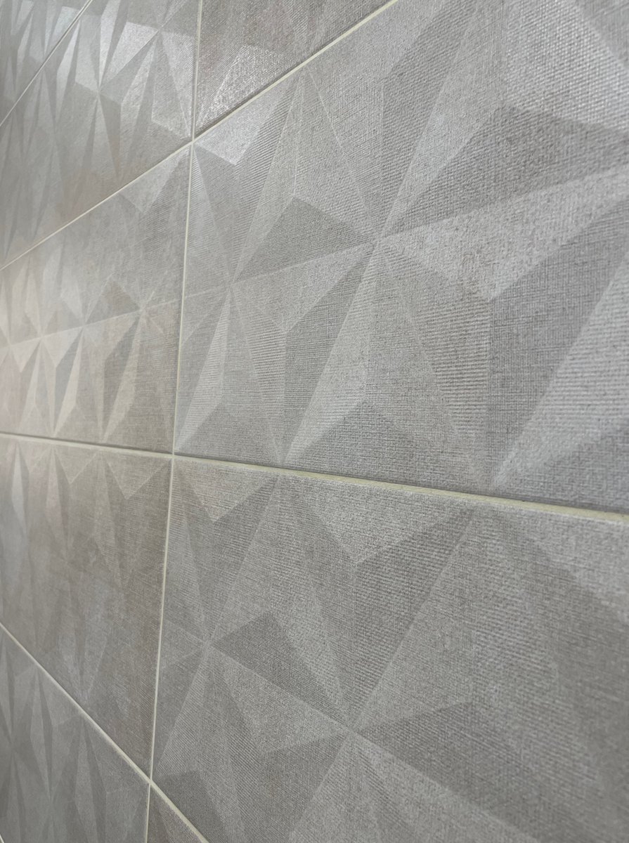 lilybainbath's tweet photo. Textured or decor tiles are growing in popularity. A feature can be created effortlessly behind a bath or basin to highlight the background. By using textured tiles a small space can give the illusion of spaciousness.
#decortiles #featuretiles #bathrooms #tiles #lilybain https://t.co/Gf0QzIuqQ4