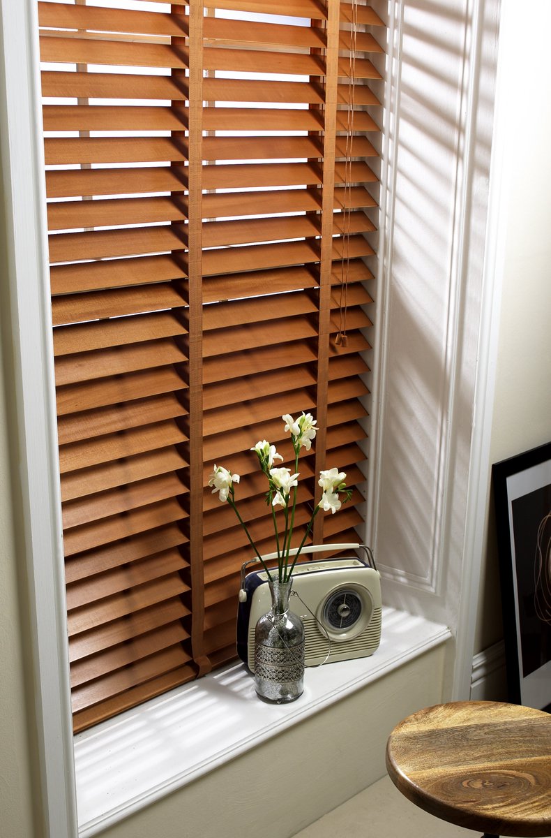 Direct_Blinds's tweet photo. Nothing beats the natural look of real timber in the home.

Faux wood blinds are the latest trend Venetian blinds. Both practical and elegant they provide the look of real wood with the hard wearing properties of PVC making them a great alternative to real wood.

#DirectBlinds https://t.co/SJOJq7CZB3