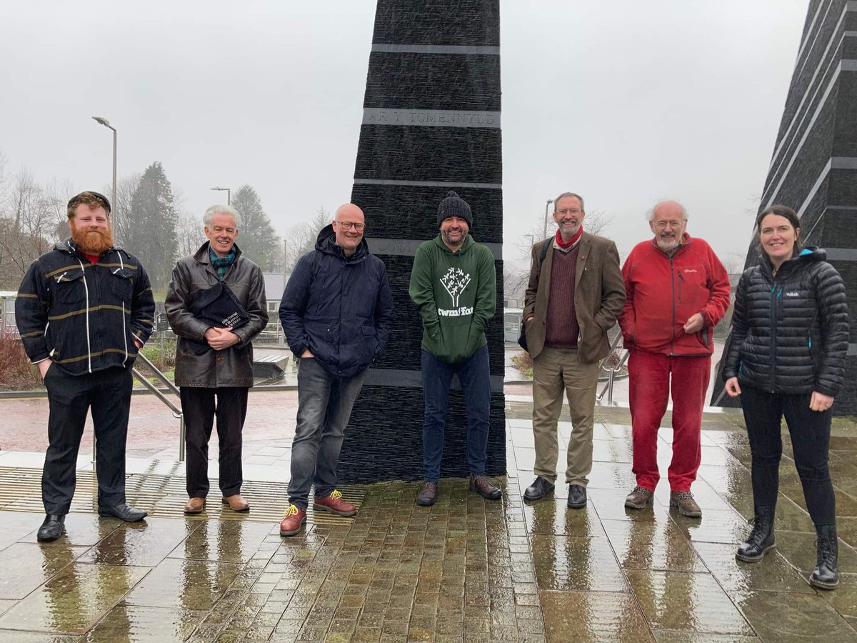 Gwych cyfarfod <a href="/markjhooper/">Mark Hooper</a> o <a href="/banccambria/">banc cambria</a> dydd Gwener dwytha! 
Hapus iawn i glywed am cynlluniau gwych sy'n cael ein ddatblygu ganddynt!🏴󠁧󠁢󠁷󠁬󠁳󠁿🏴󠁧󠁢󠁷󠁬󠁳󠁿