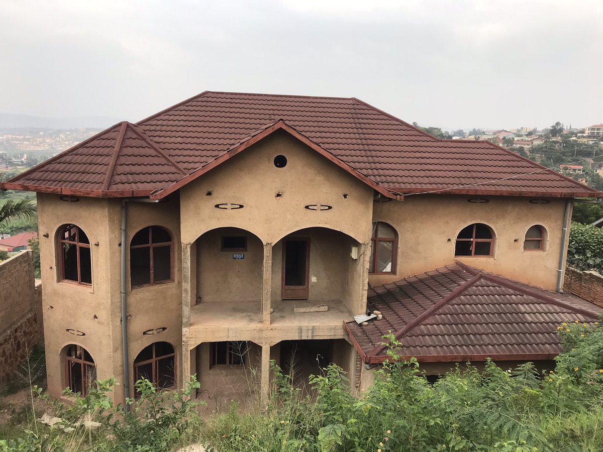 InganjiConstruc's tweet image. Hi #RwoT,
Here’s a hot deal for you. This unfinished house is up for sale. Its located in a prime neighborhood on the road between Gasabo District Offices and Kiseminti. Our asking price is 160 million. You can reach out to us via 0788201010. 
Murakoze