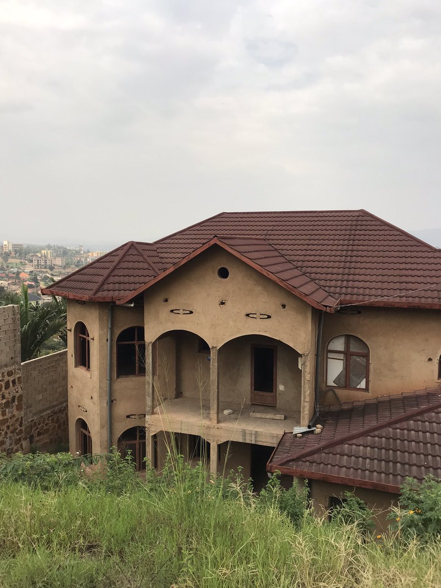 InganjiConstruc's tweet image. Hi #RwoT,
Here’s a hot deal for you. This unfinished house is up for sale. Its located in a prime neighborhood on the road between Gasabo District Offices and Kiseminti. Our asking price is 160 million. You can reach out to us via 0788201010. 
Murakoze