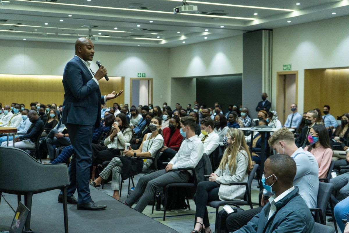 EY_Africa's tweet photo. EY Africa Assurance Leader, Stephen Ntsoane addresses the 2022 Assurance trainees. "Make every day count." #CA #EnergEY https://t.co/E9jEppqdD4