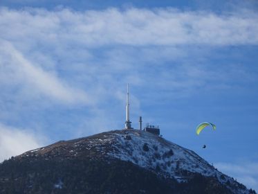 chainedespuys's tweet image. #Instantphotos Il y en a qui prennent la clé des champs et d'autres qui prennent la voie des airs au #puydedome ! 😉
Merci à Monique pour ces photos.
#chainedespuys #parapente #evasion