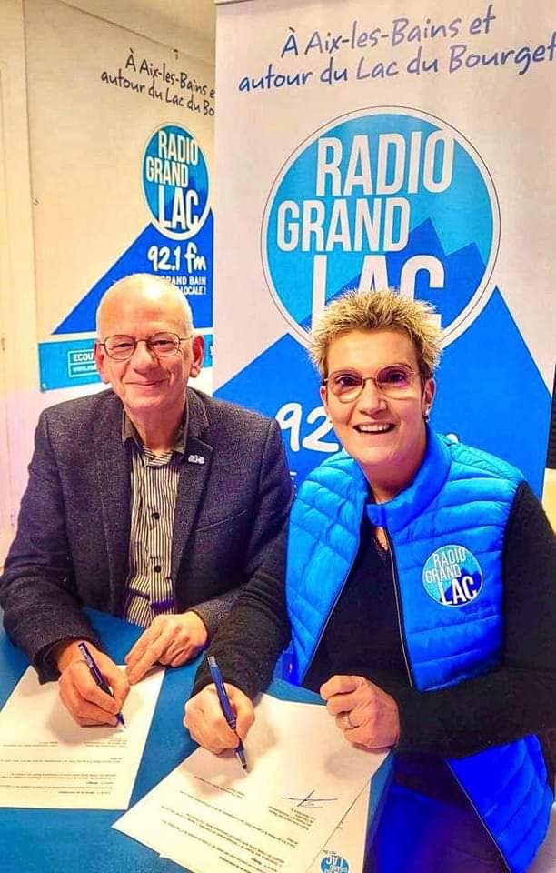 JPGermain73410's tweet photo. Signature d'un partenariat entre notre @RadioGrandLac et l'association des Maires de l'arrondissement de Chambéry présidée par @LucBerthoud !
Un soutien fort à notre mission de proximité auprès des Communes et collectivités du territoire ! https://t.co/JQb4zTx9m1
