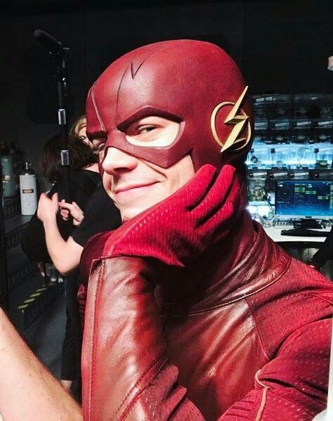 Флеш в очках. Грант Гастин the Flash. Грант Гастин САВИТАР. Флэш смешной. Флеш фото.