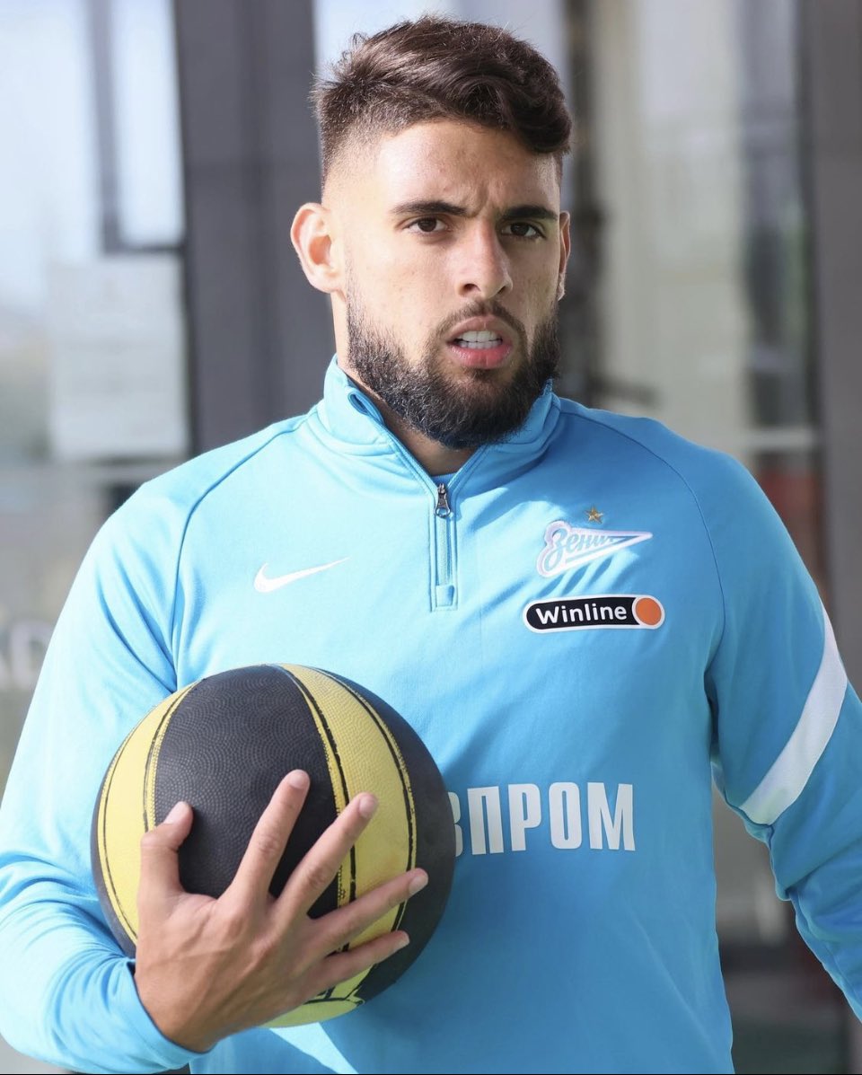 ZenitFanzone's tweet photo. 💥💰 Гендиректор «Зенита» о 17 млн евро за Алберто: «Близко к истине, и у нас есть рассрочка. Зарплата Юри ниже, чем у Азмуна»

#zenit #zenitfanzone #зенит https://t.co/jBcxgxseqb