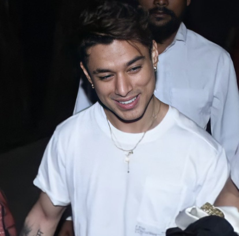 AbhiBichukaleFc's tweet photo. #PratikSehajpal   you are our  winner n always will be! Stay blessed, lots of love n blessings for ur future 
Love u chhotte ❤️

SUPERSTAR PRATIK IN MAKING https://t.co/LjhBK2t1OG