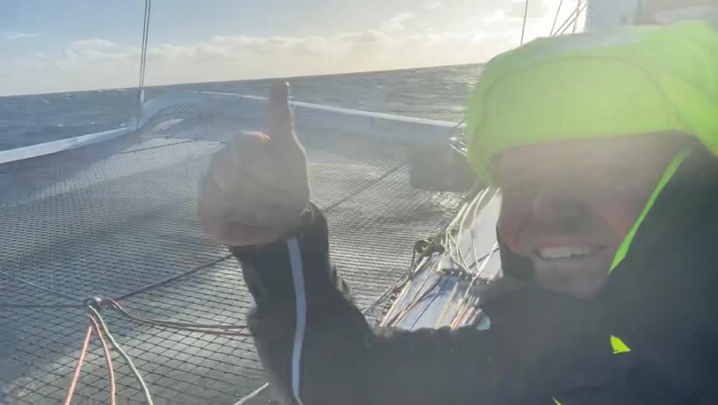 Hola a todos. La previsión actual para Cabo de Hornos es que tenemos la puerta cerrada, no podemos pasar porque está azotado por las borrascas del sur, tenemos que buscar un hueco entre dos borrascas para colarnos. Es probable que tengamos que hacer un stand-by en Hornos. Saludos