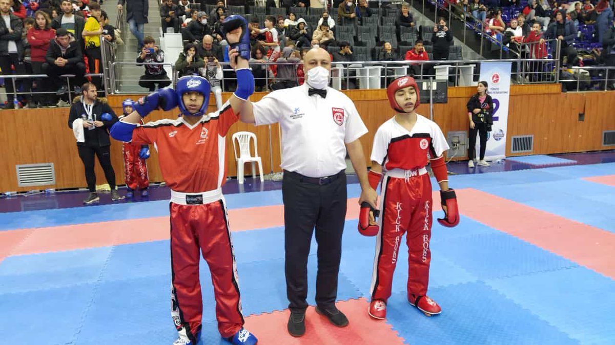 bismilmem's tweet photo. 19 - 27 Ocak tarihleri Ordu'da düzenlenen Türkiye Kick Boks Turnuvasında Borsa İstanbul İHL (IMKB ANADOLU İHL) lisesi öğrencimiz Adem Demir Türkiye İkincisi olmuştur. Öğrencimizi tebrik eder, emeği geçen herkese teşekkür ederiz. @tcmeb @cafer_gulseven https://t.co/ZtaBfyoe1I