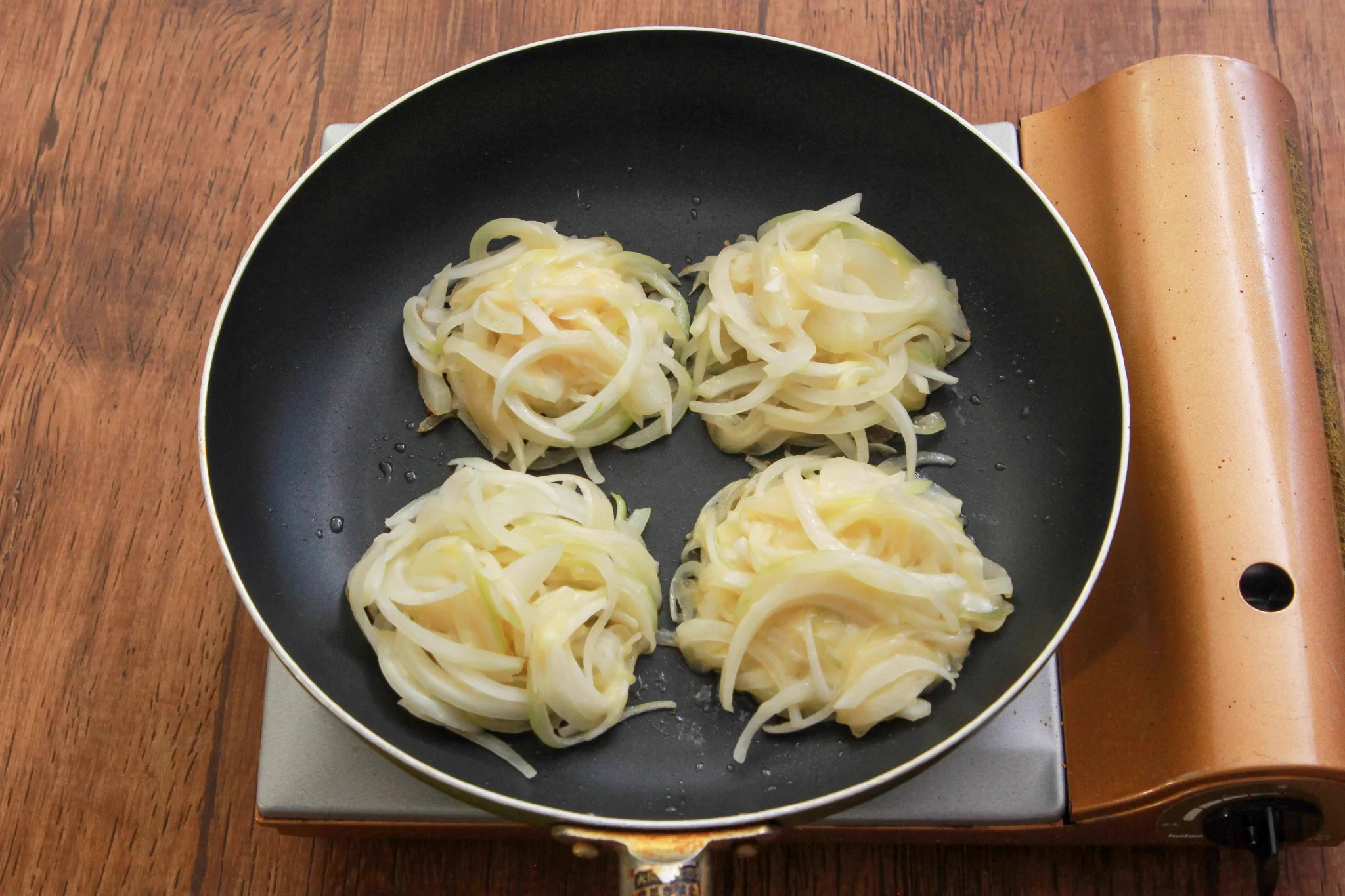 晩ごはんの一品にも良さそう！玉ねぎやチーズを使った美味しそうな料理のレシピ！