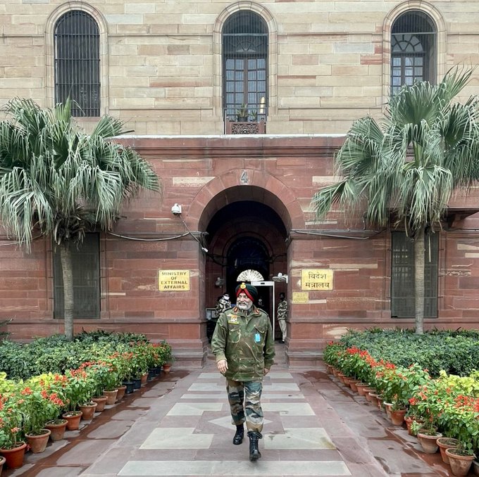 Stepping out of his office for the last time. Pic courtesy his twitter handle only 