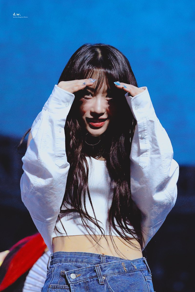 Dangerous97Z's tweet photo. 해피설날😝🤍🖤
새해 복 많이 받으세요🙇‍♀️💕
#로잘린 #Rozalin https://t.co/3SbcEt5kHW