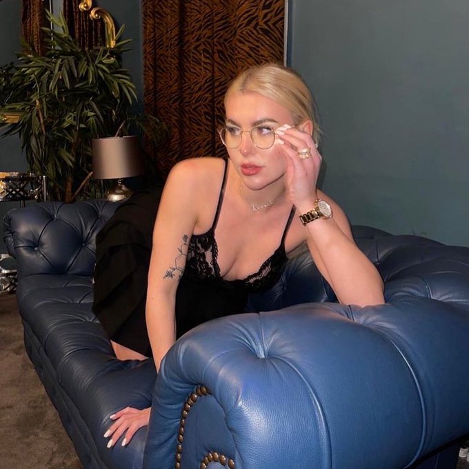 when u see ur crush enter the room https://t.co/NtG2Yw3gTw