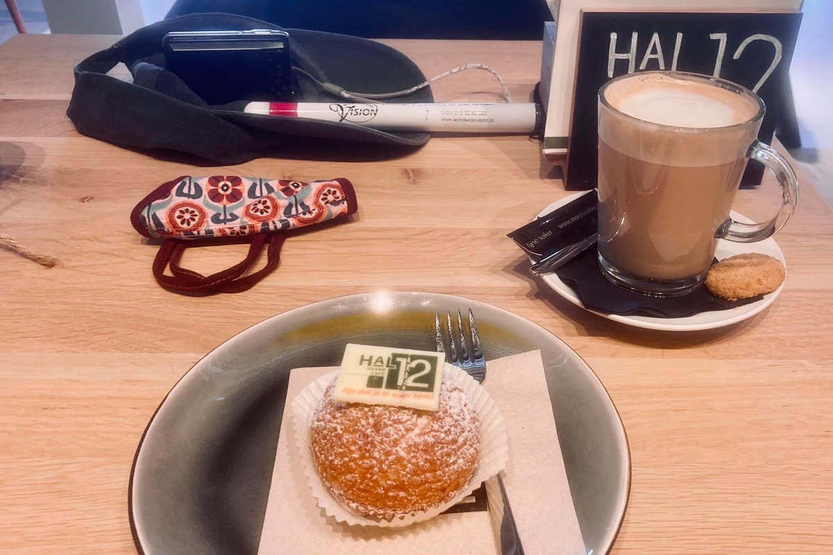 kvandervate's tweet photo. En als je toch naar het vernieuwde @liemersmuseum gaat kijken, duik dan ook meteen het #grandcafé #Hal12 in voor lekkere #koffie en prachtige #kunst . https://t.co/Wrk9SJ34la