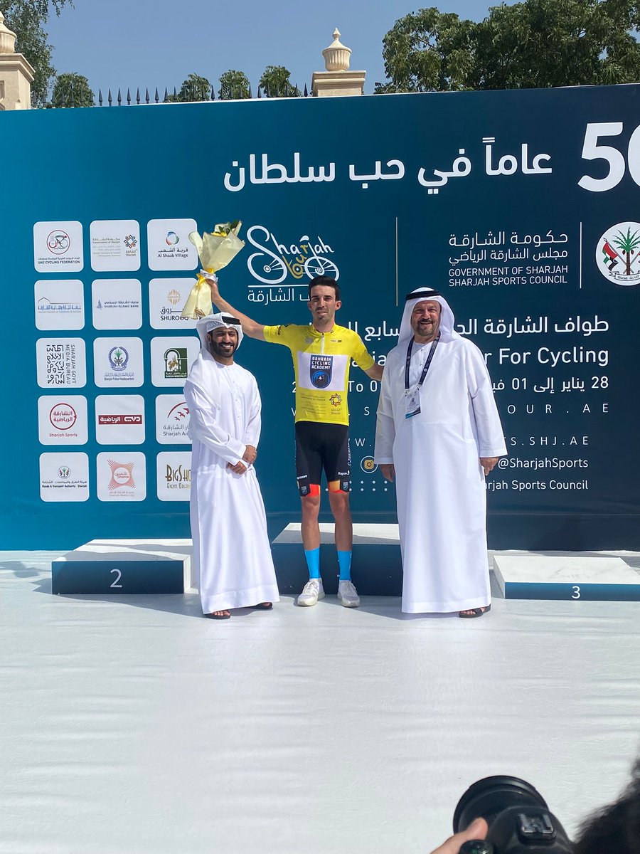 Primera victoria como profesional de <a href="/javi_Gil10/">Javi Gil</a> en una jornada en la que <a href="/EusebioPascualB/">Eusebio Pascual</a> ha logrado una ventaja de cuatro segundos sobre el segundo clasificado en la general. Falta una etapa del #TourofSharjah <a href="/Fund_Benicadell/">Fundación Benicadell</a>